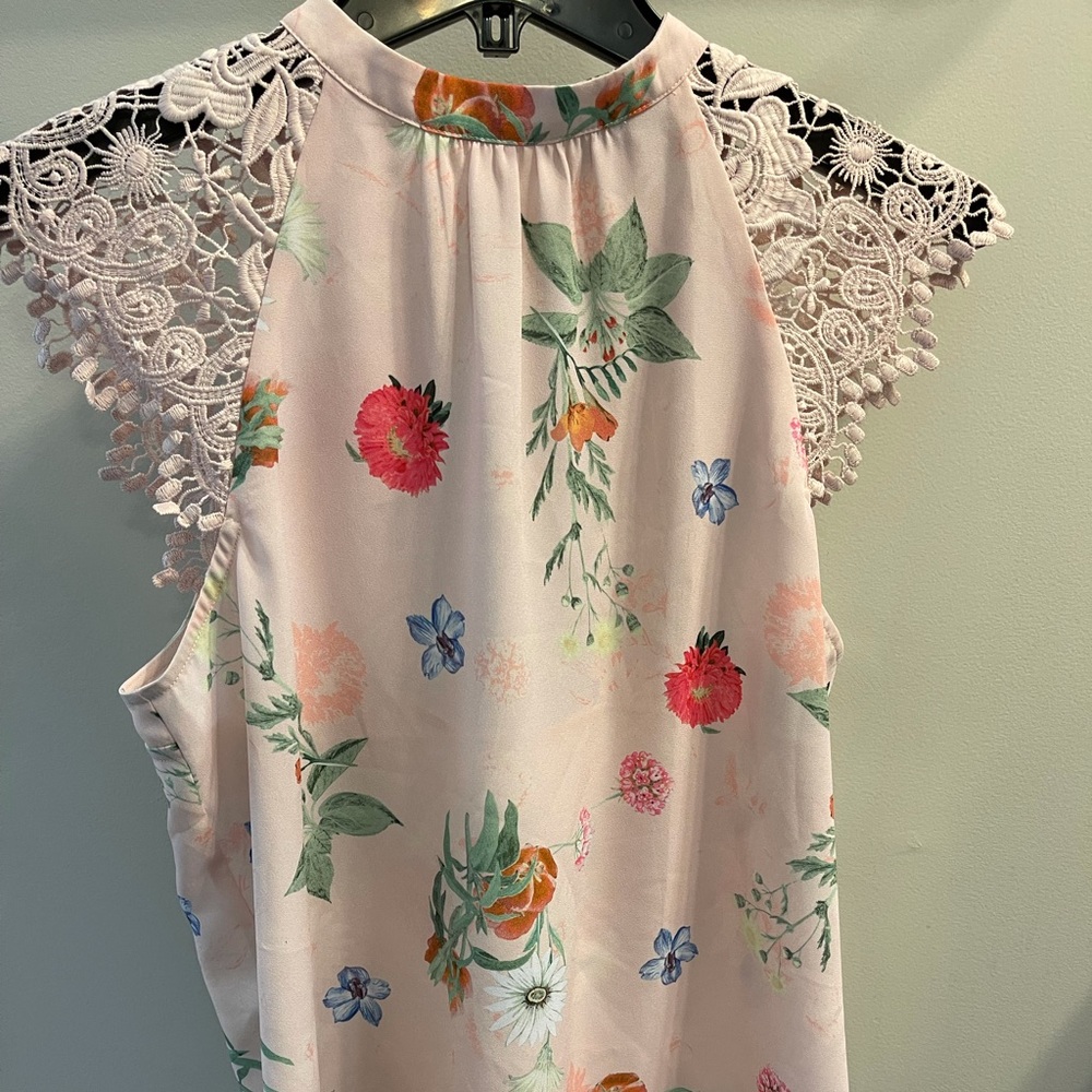 Express floral lace blouse size small NWT